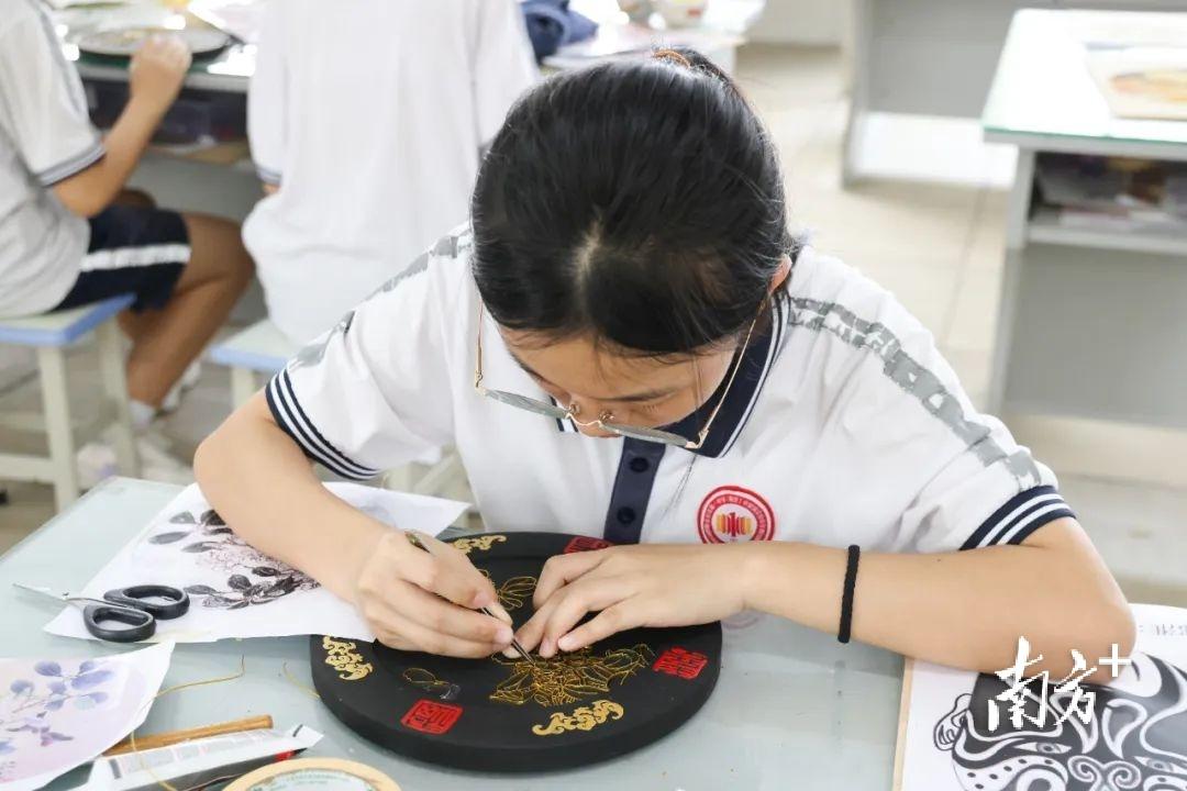 传承指尖上的艺术 ！揭秘中堂景泰蓝画特色教学